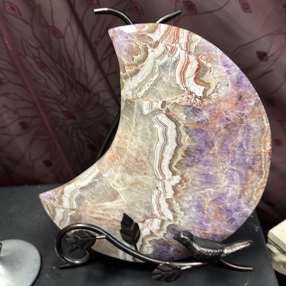 This dream amethyst mix Mexican crazy lace crescent moon is 1270 g 8”x 7 1/2” - Picture 2 of 3